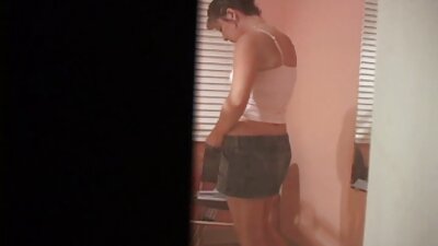 Sovány tejes porno film lány barna vonalak rábaszik az ágyon