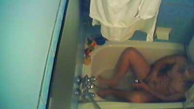 Barna lány rábaszik nehéz házi sexvideó a fürdőszobában